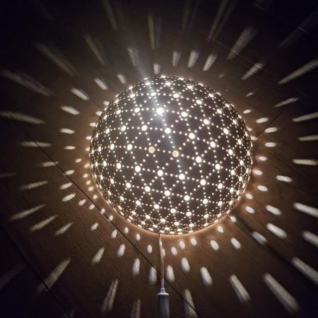 Luminaire calebasse petits motifs style arlequin